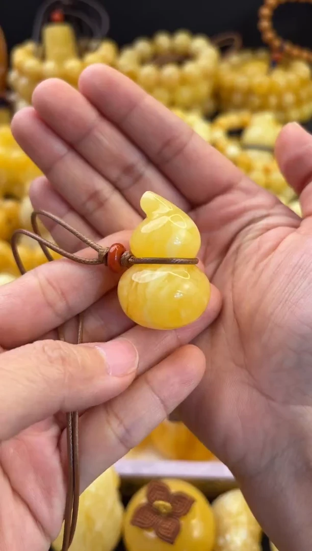 蜜蜡颈饰未镶嵌浓蜡妖花葫芦