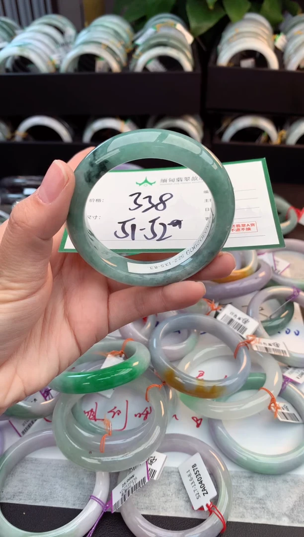 未镶嵌定制翡翠毛货需精细抛光+多人