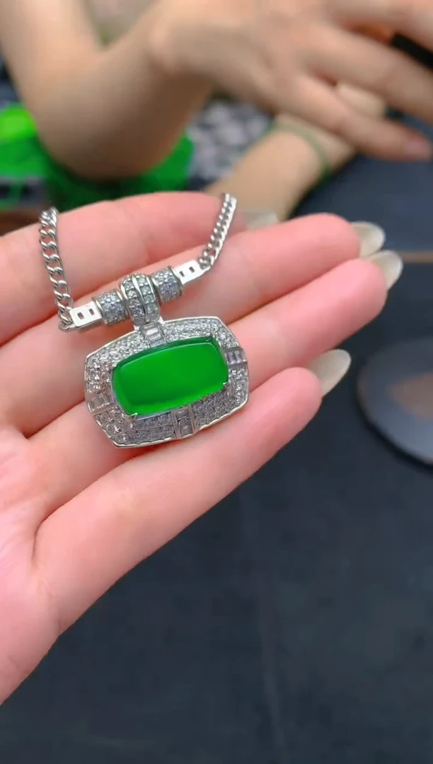 翡翠未镶嵌颈饰天然A货翡翠