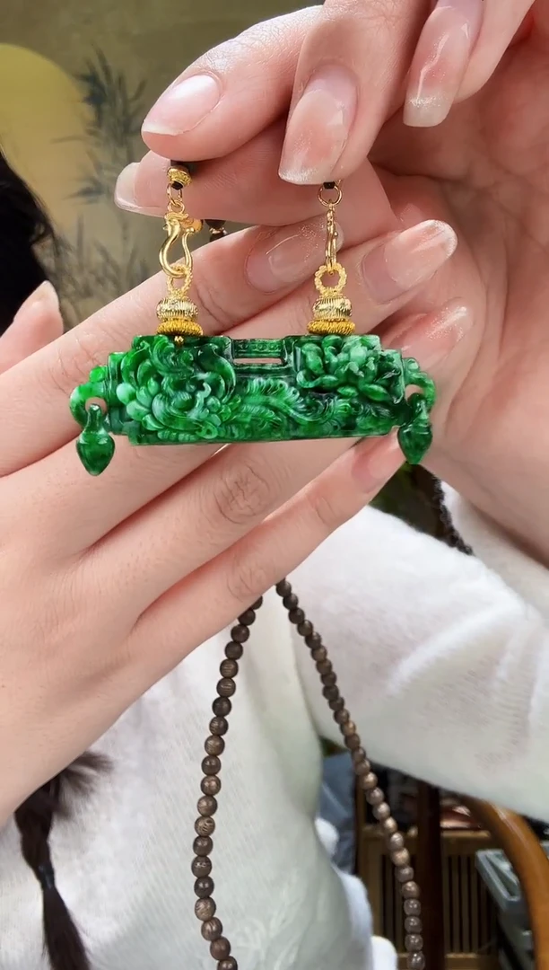 颈饰未镶嵌翡翠吊坠