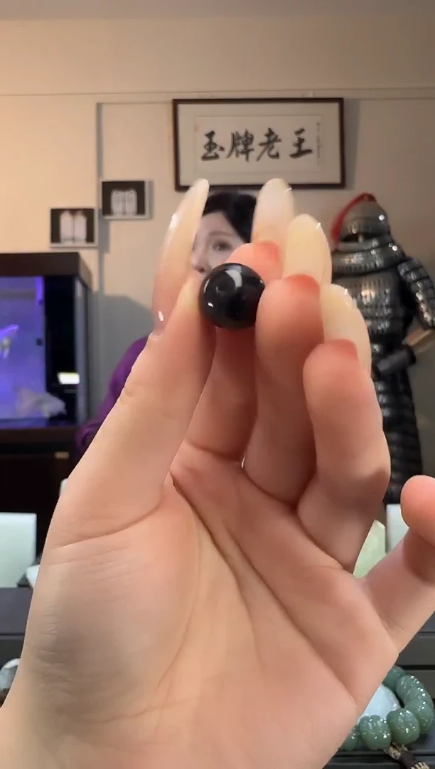 颈饰未镶嵌和田玉?***座帝王紫单珠