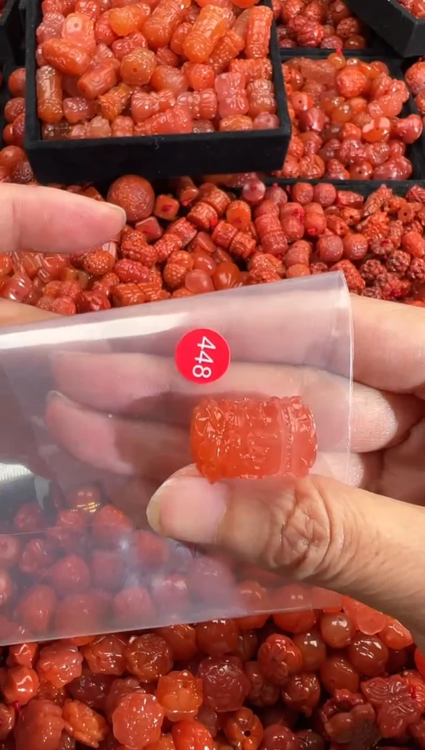 南红玛瑙未镶嵌颈饰1