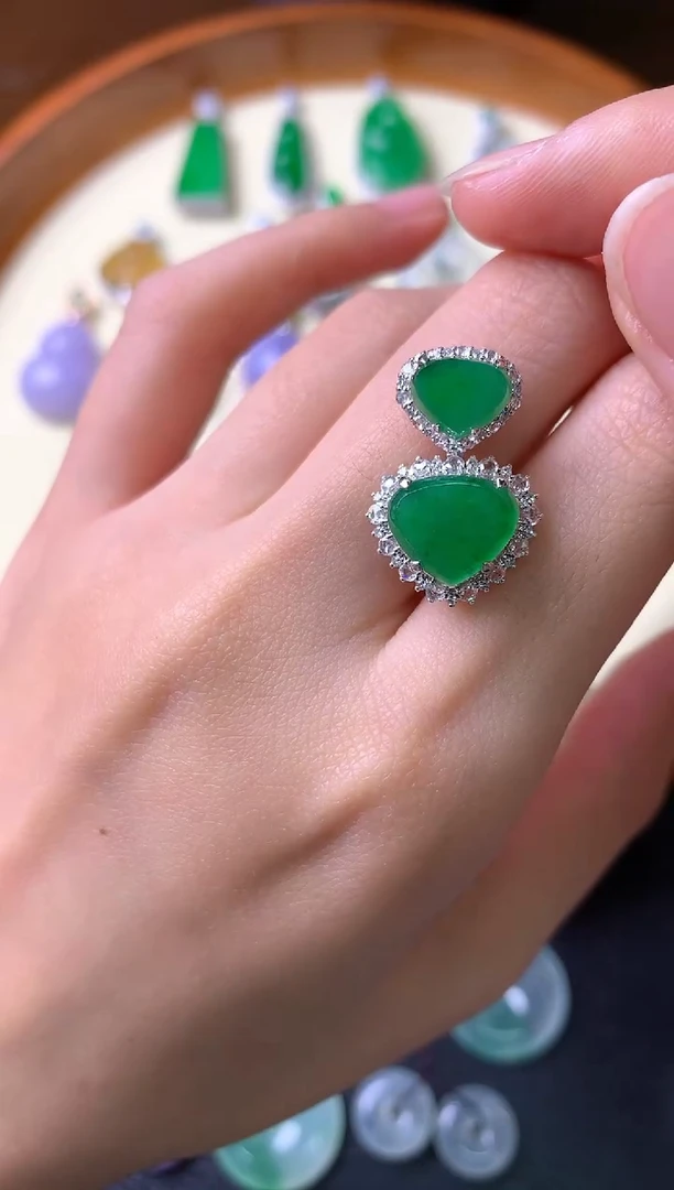 【闪购商品】翡翠吊坠(赠链)18K金镶嵌吊坠