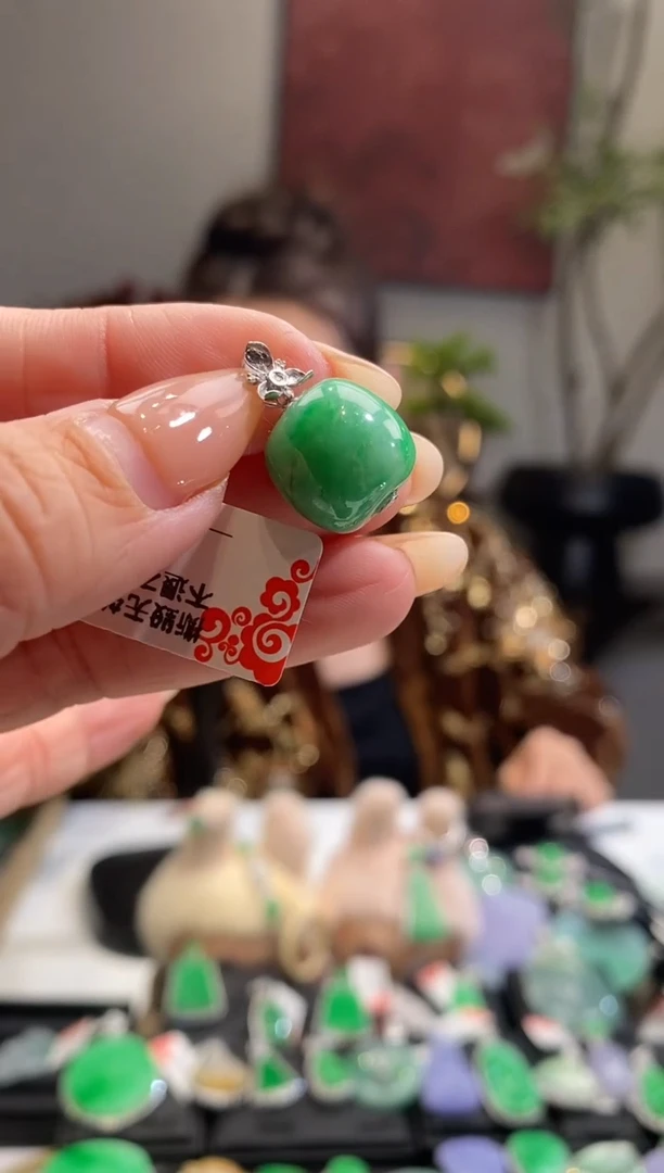 吊坠(不含链)18K金镶嵌翡翠路路通