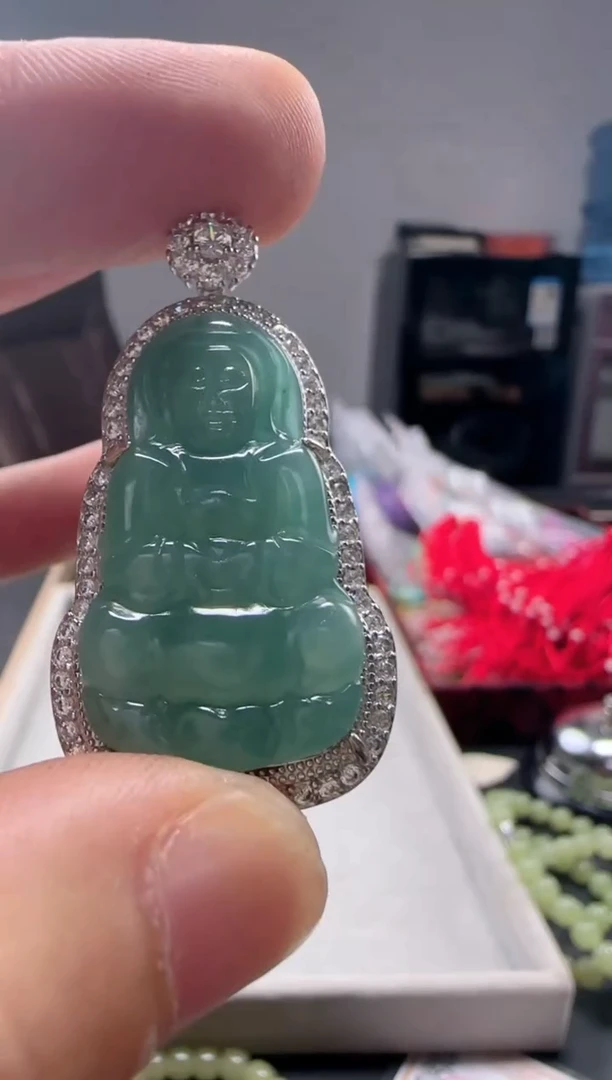 翡翠未镶嵌颈饰1