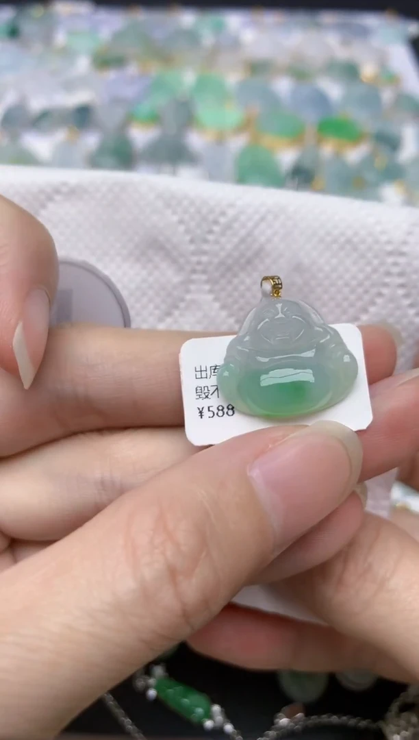 颈饰18K金镶嵌翡翠天然A货翡翠