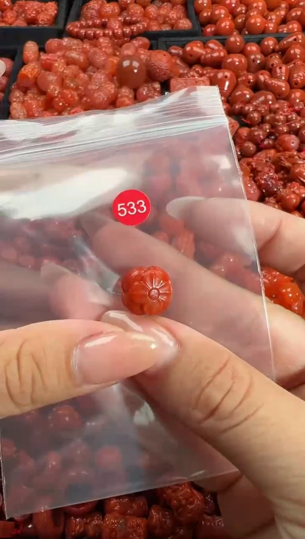 颈饰未镶嵌南红玛瑙1