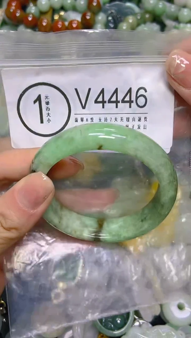 颈饰未镶嵌翡翠55/V/翡翠A货，一件也是批发价