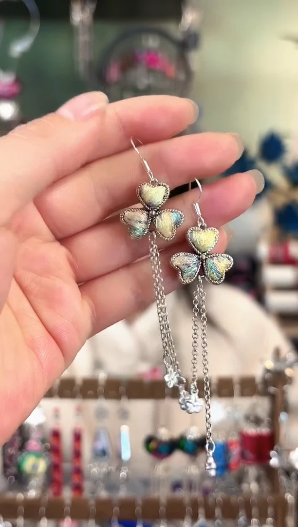 彩云南阁非遗老绣饰品120