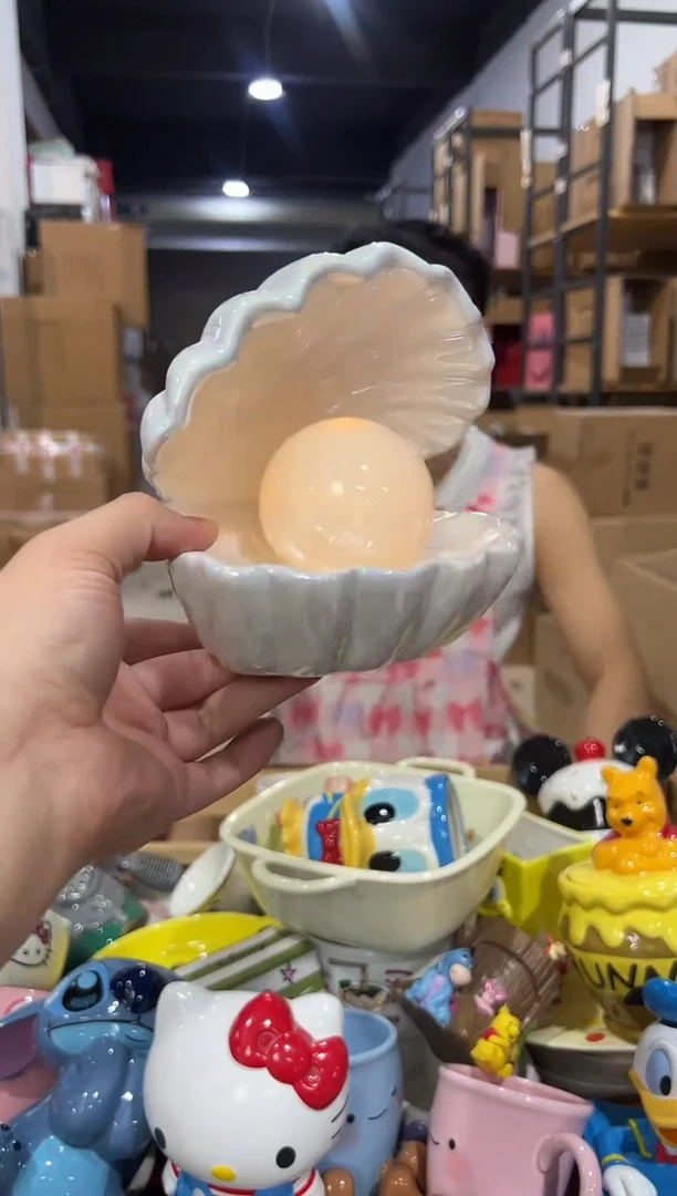 瓷片白色贝壳带灯摆件