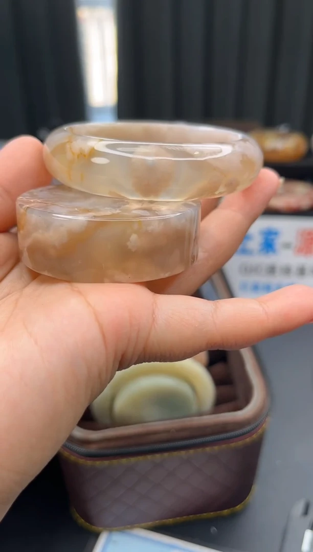 石英质玉手镯未镶嵌赠送镯心（圈口55