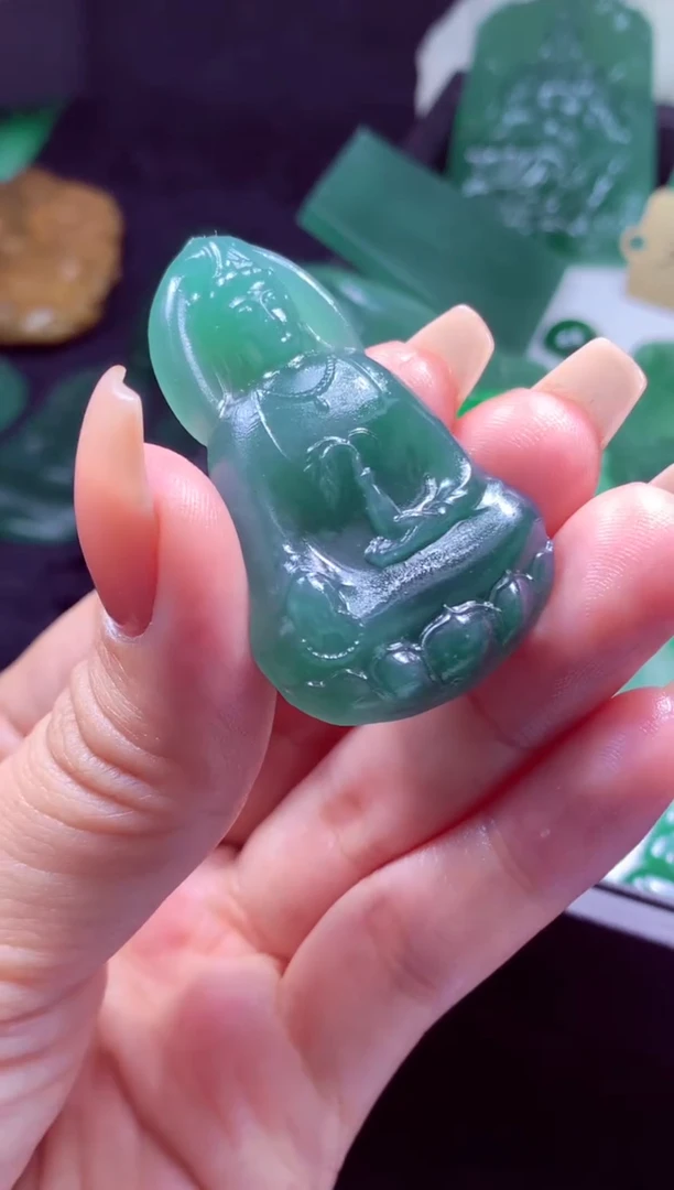 未镶嵌定制翡翠安*?天然缅甸翡翠A货吊坠多样性发货其一