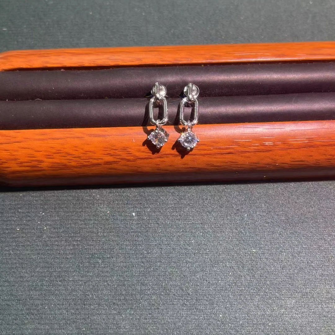 s8811白色U型四爪耳钉多样发