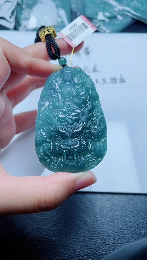 颈饰未镶嵌翡翠