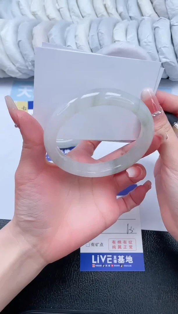 【闪购商品】石英质玉手镯未镶嵌T217-63