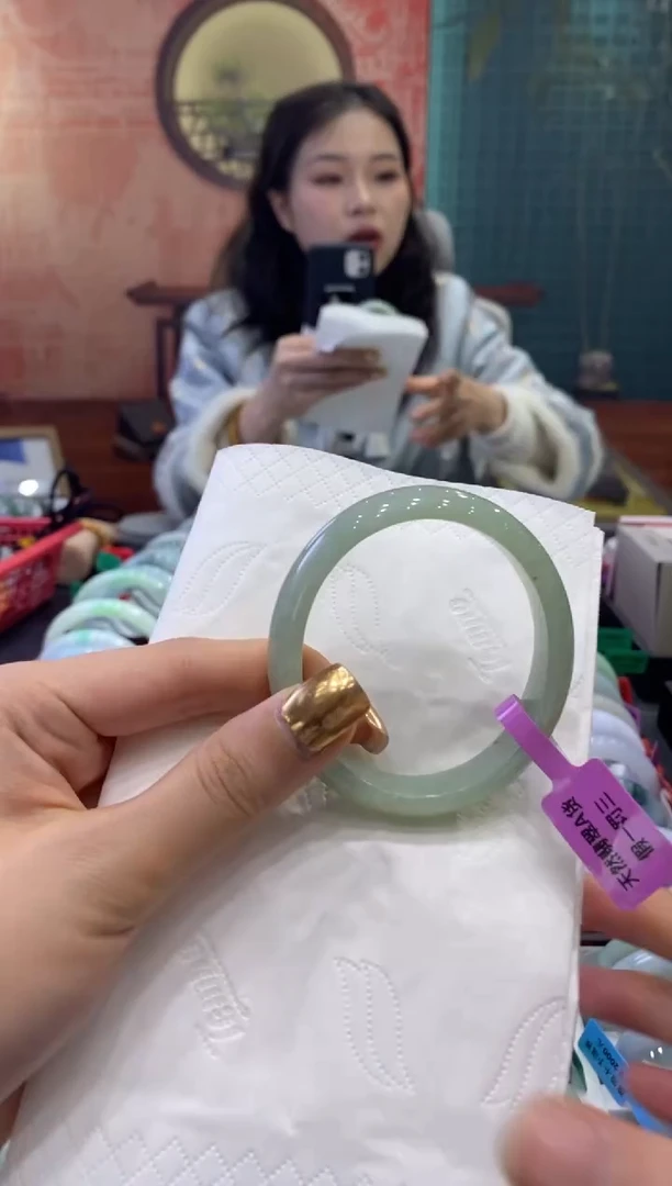 【闪购商品】翡翠手镯未镶嵌多人18192