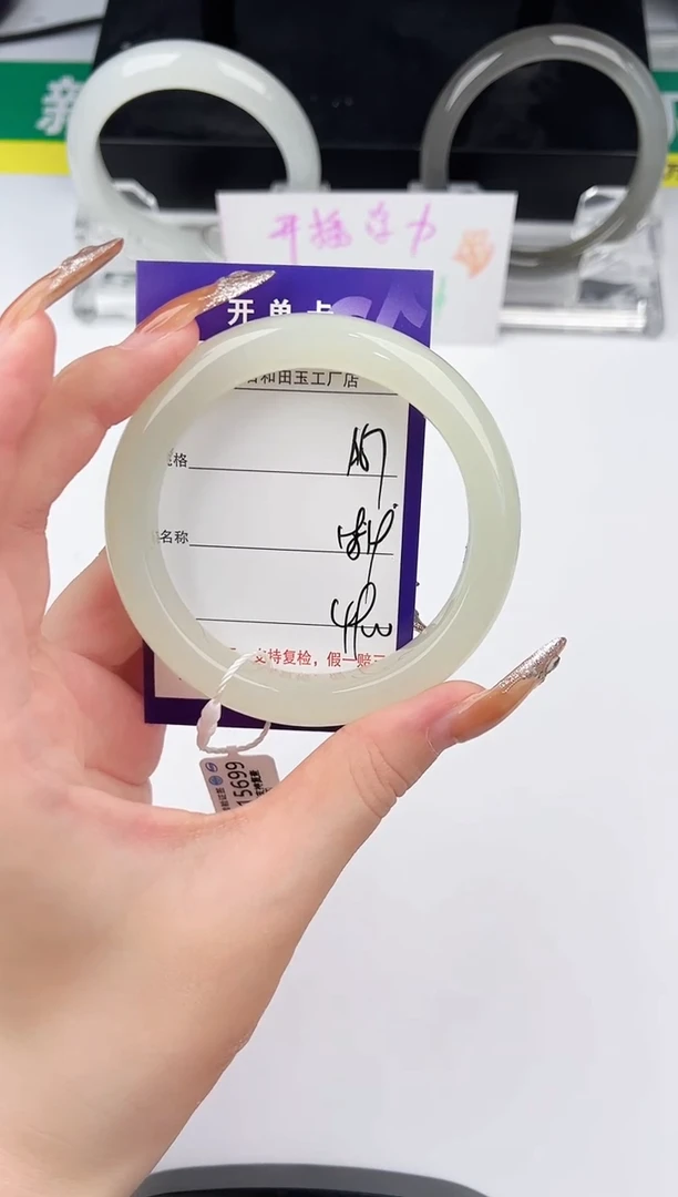 和田玉手镯未镶嵌67颜色微差无瑕