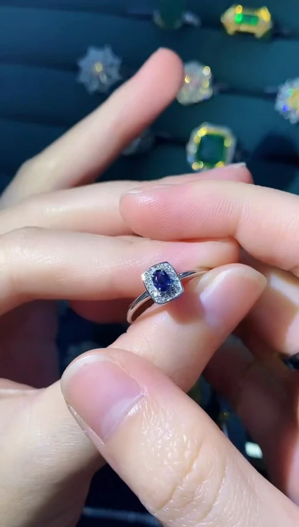 戒指蓝宝石18K金镶嵌26分蓝宝石戒指