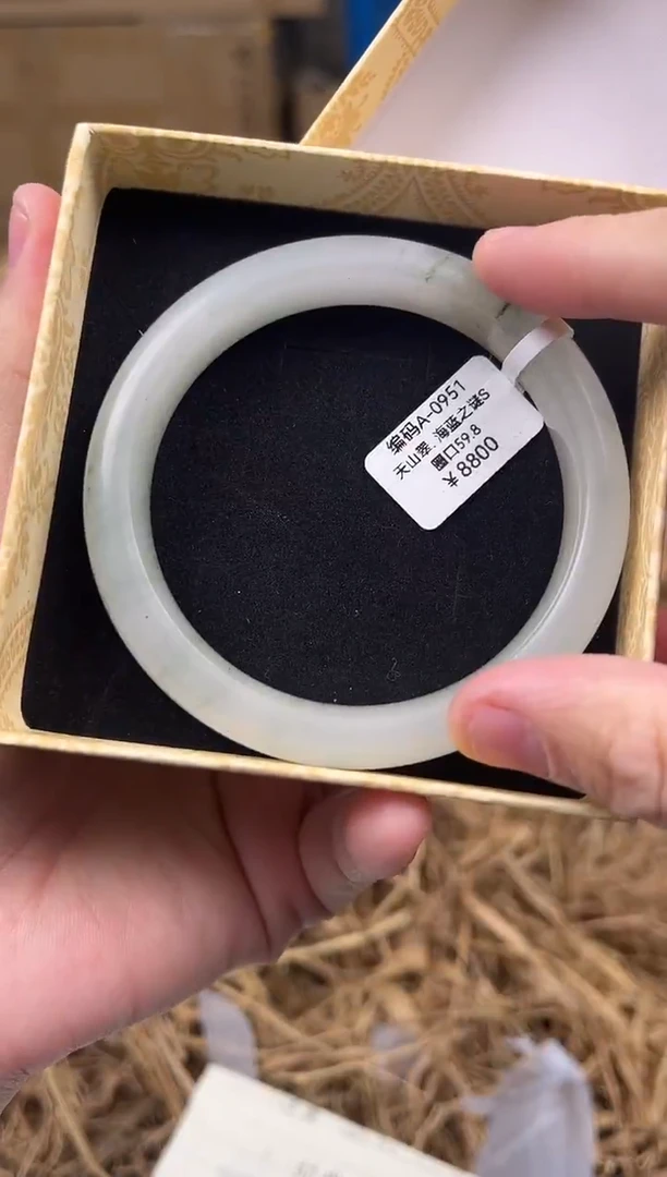 未镶嵌手镯石英质玉编码A0951