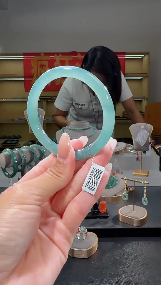 翡翠手镯未镶嵌56圈