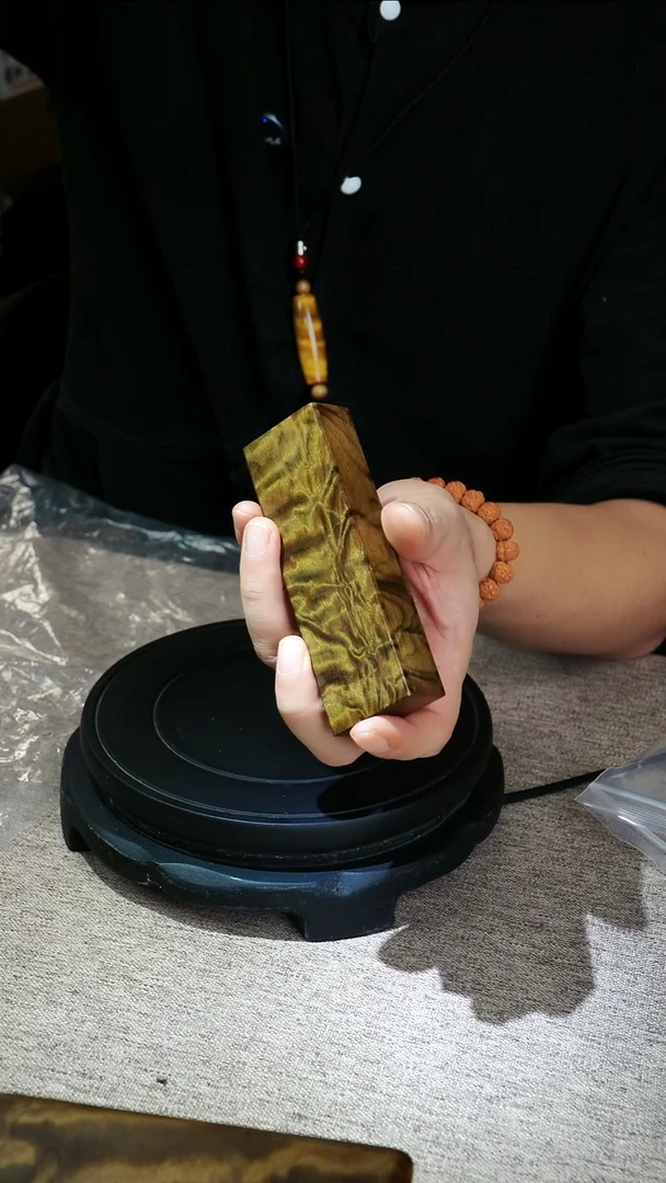 金丝楠叔****铺小叶桢楠一木一器云彩闪电手工打磨