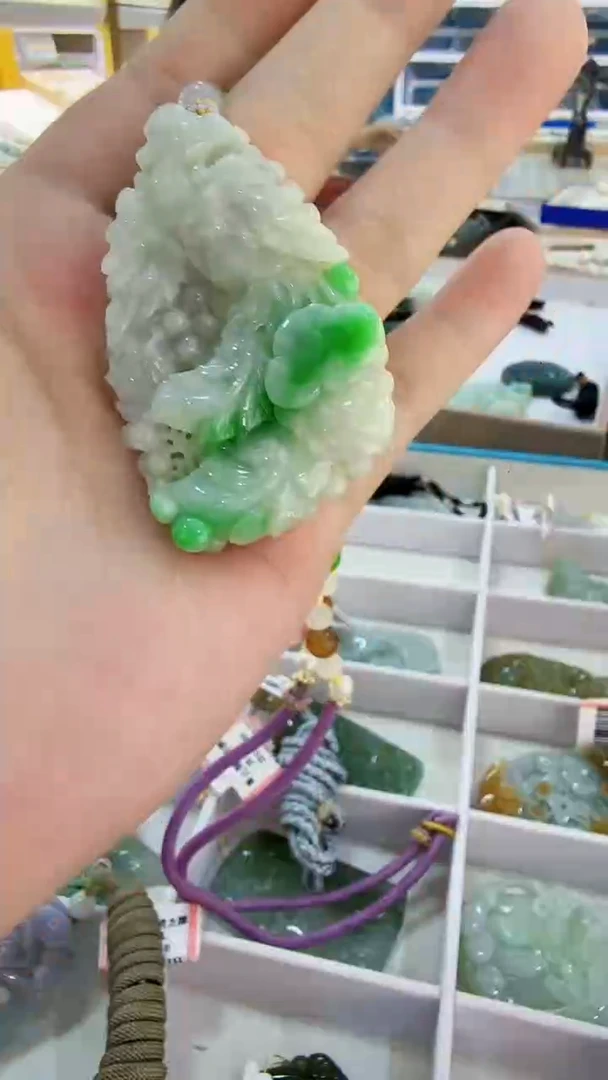 翡翠未镶嵌吊坠(不含链)143