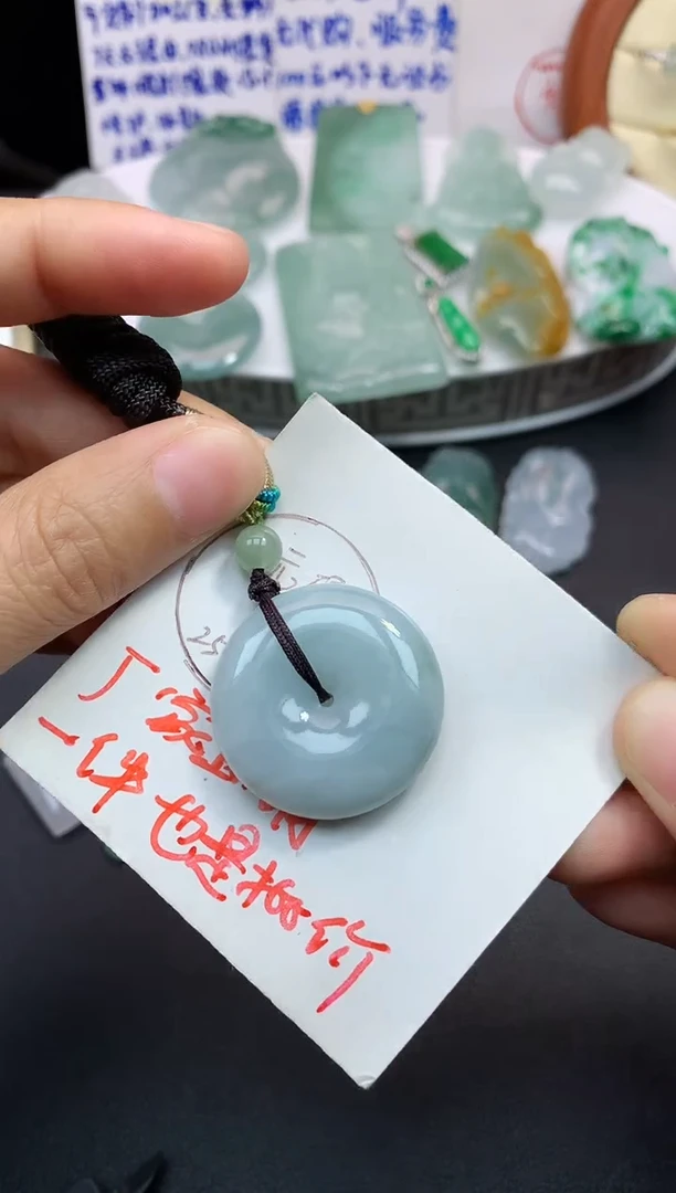 颈饰未镶嵌翡翠吊坠