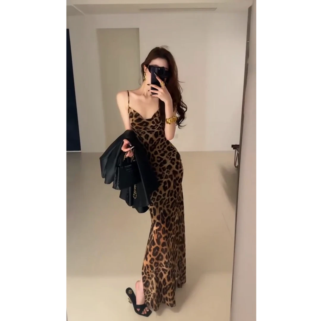 2025秋季新款纯欲气质豹纹吊带连衣裙性感显瘦黑色外套时尚两件套