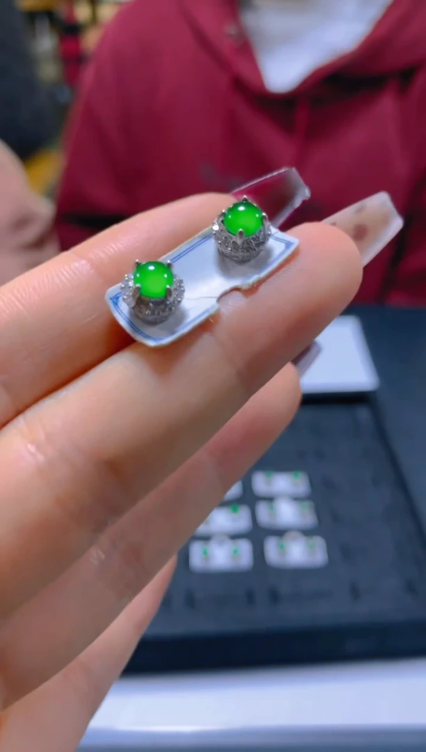 未镶嵌翡翠耳饰多样性发一