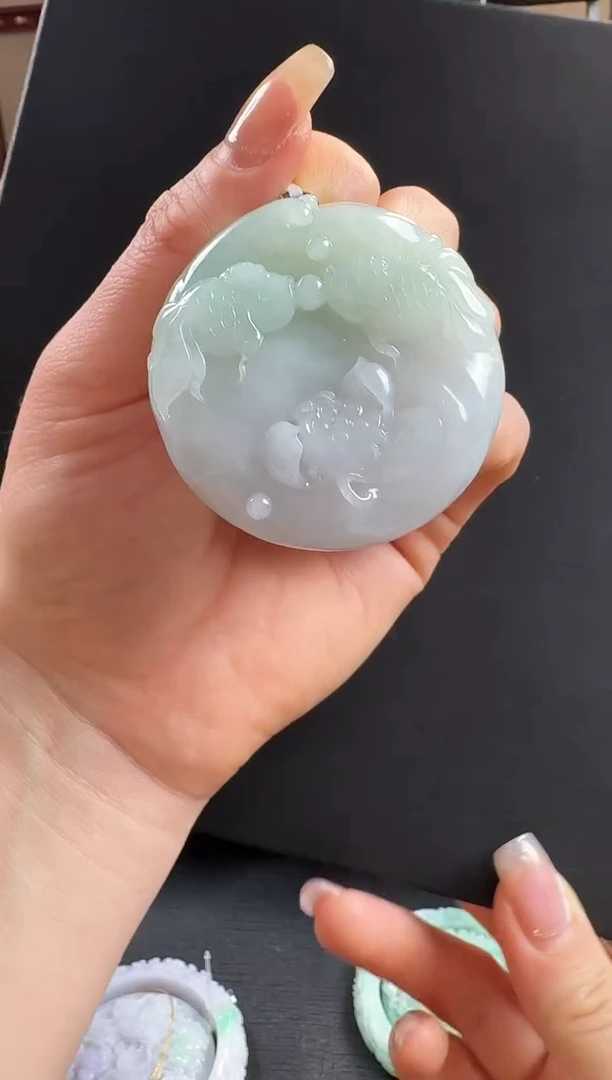 颈饰未镶嵌翡翠鱼牌