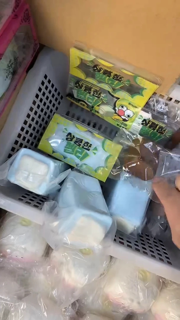 哈吉米蓝色软糖+巧克力棉花糖，默认微瑕