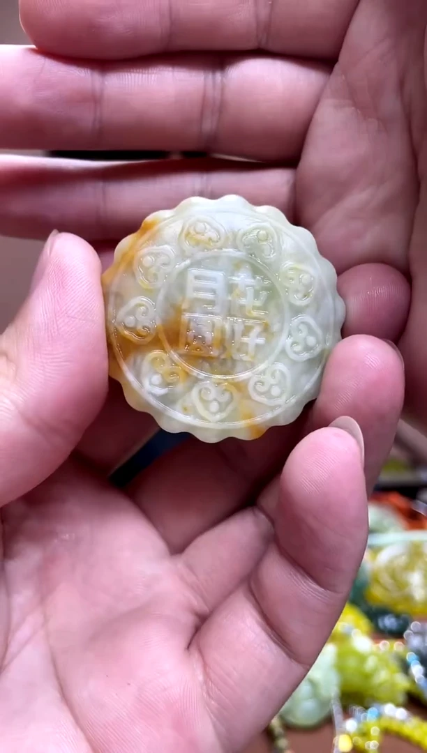 未镶嵌岫玉颈饰·