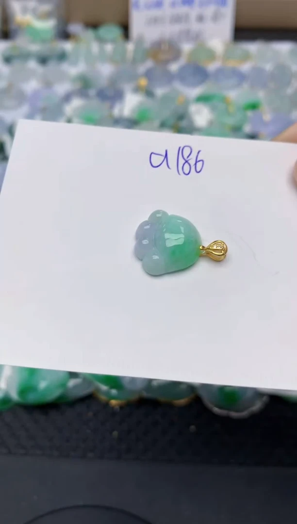 翡翠未镶嵌颈饰天然缅甸A货翡翠