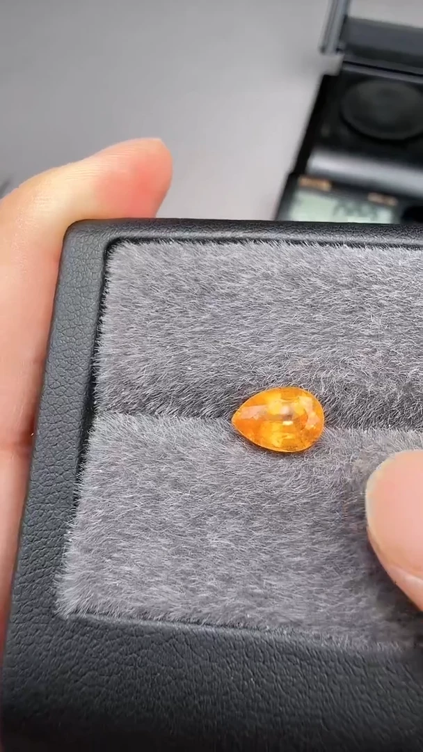 【闪购商品】石榴石（芬达石）水滴未镶嵌2ct-A393-1p