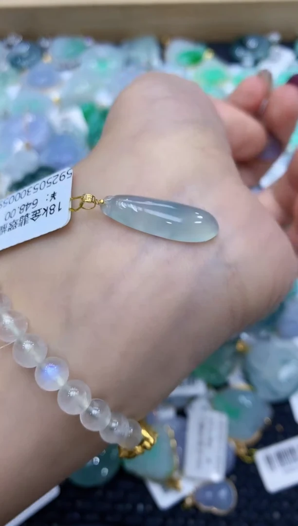 翡翠18K金镶嵌颈饰111111111111