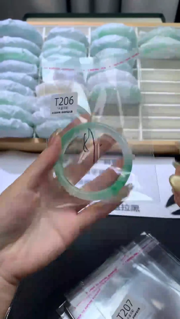 未镶嵌手镯石英质玉206