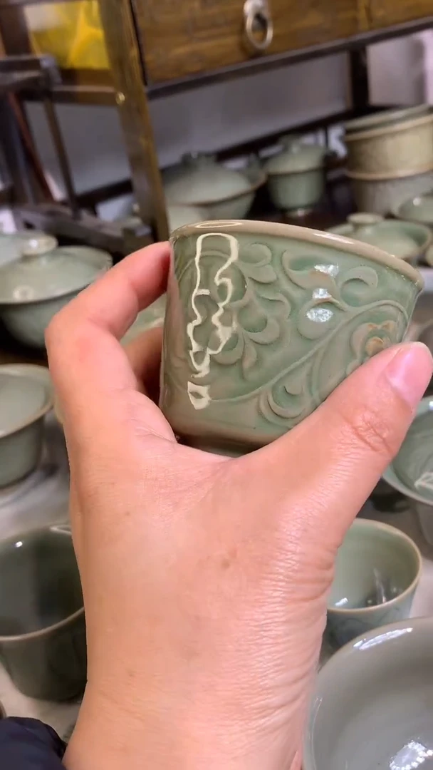 耀州窑微瑕缠枝牡丹主人杯一只