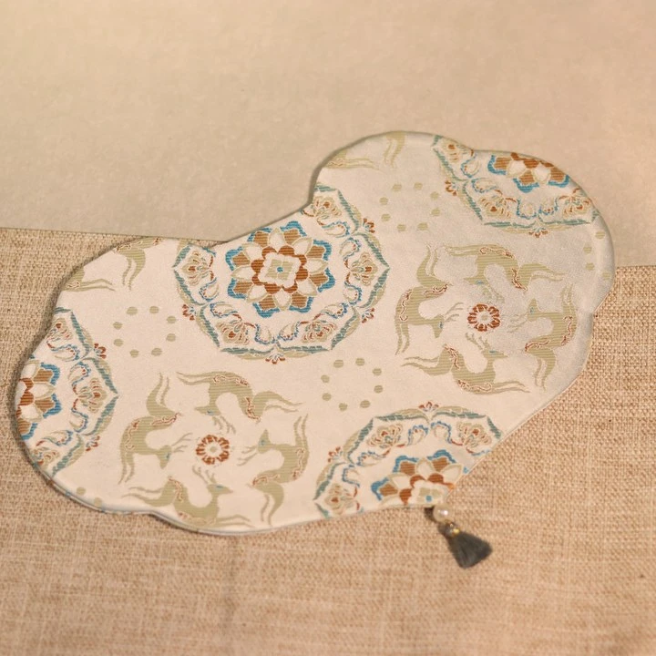 4月新063宝相奔鹿淡蓝织锦茶席（26*16）