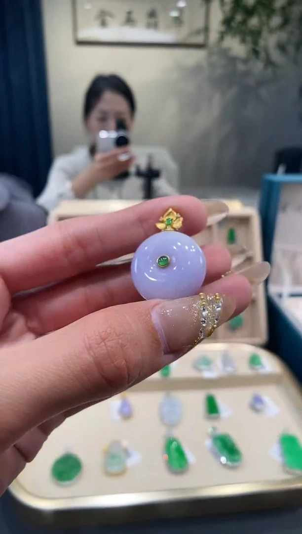 【闪购商品】翡翠吊坠(不含链)18K金镶嵌平安扣