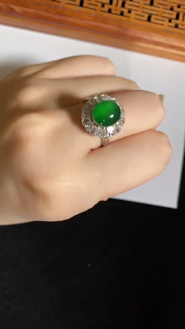 翡翠戒指18K金镶嵌翡翠戒指18k金镶嵌