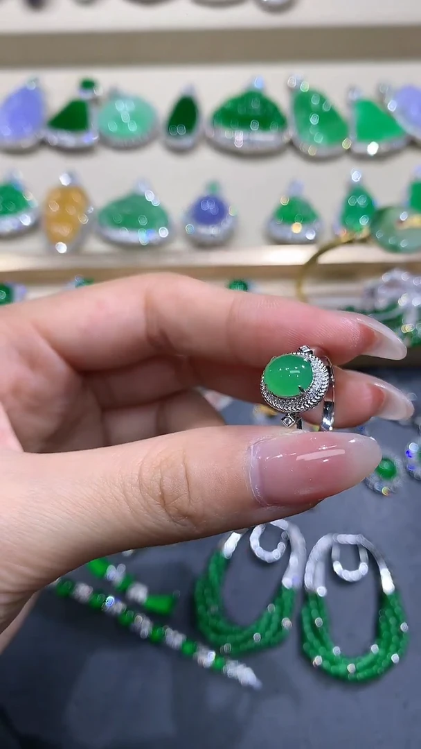 【闪购商品】翡翠戒指18K金镶嵌4团购