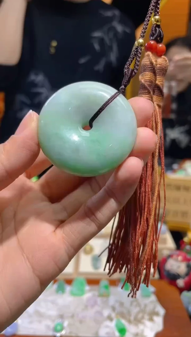 【闪购商品】翡翠颈饰未镶嵌假一赔三