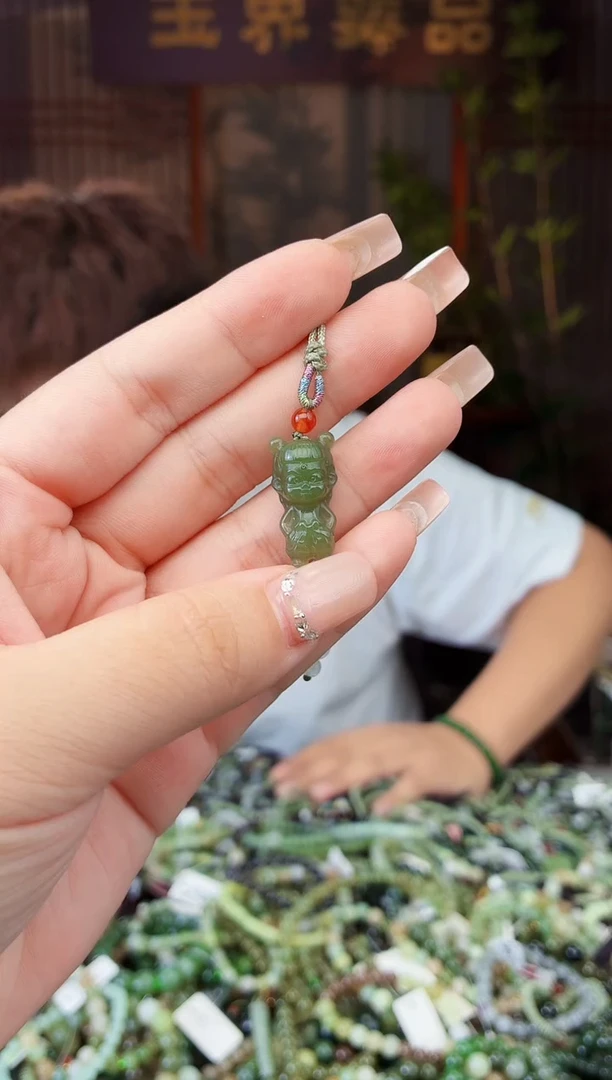 和田玉未镶嵌颈饰拍一发一