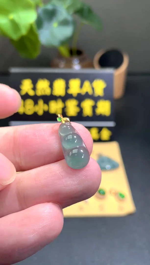 颈饰18K金镶嵌翡翠翡翠A货1