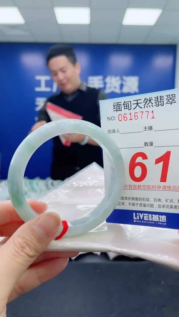 未镶嵌手镯翡翠天然翡翠手镯