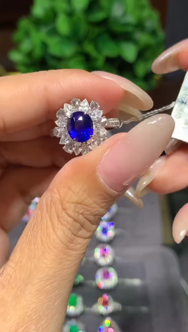 戒指蓝宝石18K金镶嵌2.1ct