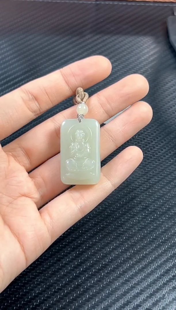 吊坠(赠链)未镶嵌和田玉且末微色差近矿