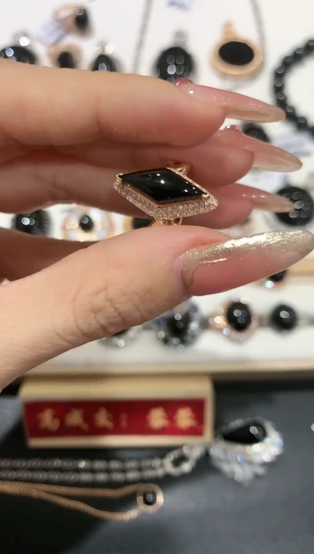 【闪购商品】翡翠吊坠(不含链)18K金镶嵌团购3