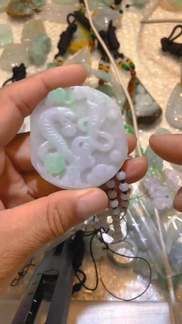 【闪购商品】翡翠吊坠(赠链)未镶嵌生肖蛇