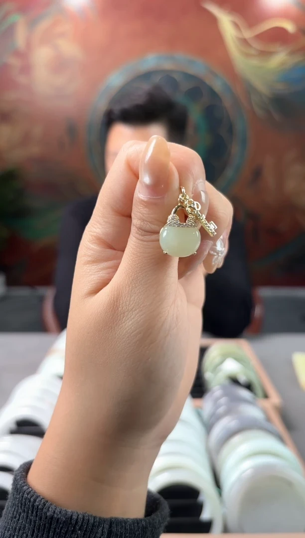 未镶嵌和田玉挂件4